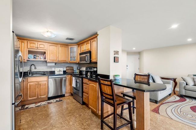 APT-8C - 55 River Rd, Condo with 2 bedrooms, 2 bathrooms and null parking in Manchester NH | Image 9