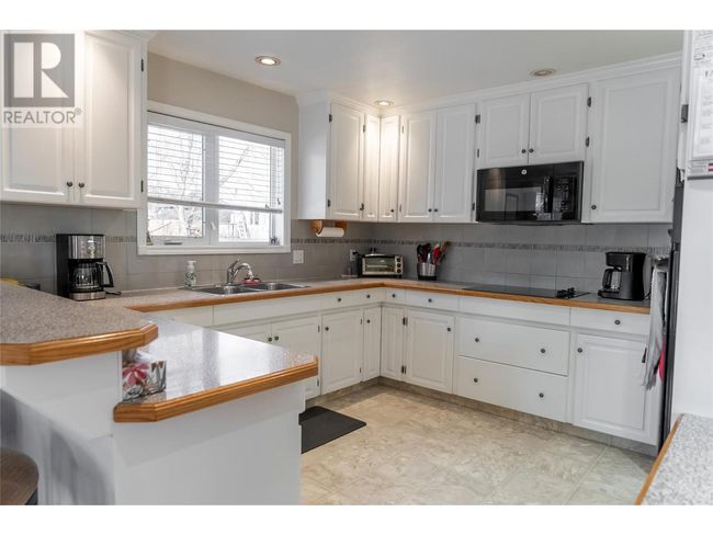 7333 George Rd, House other with 3 bedrooms, 3 bathrooms and 2 parking in Jaffray BC | Image 14