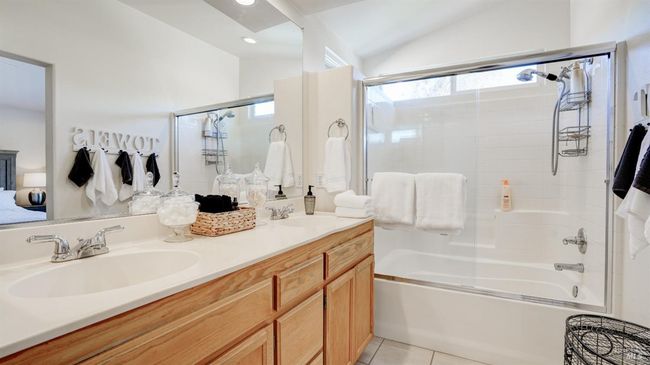 7654 12 Th Hole Dr, House other with 3 bedrooms, 3 bathrooms and 4 parking in Windsor CA | Image 13