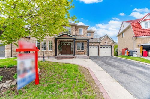 22 Cosmo Crt, Brampton, ON, L6P1G2 | Card Image