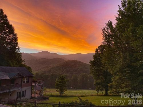 262 Sams Trl, Waynesville, NC, 28786-7935 | Card Image