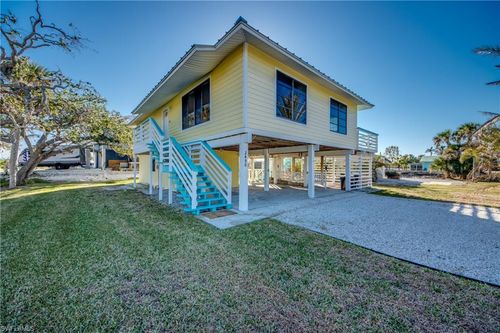 2490 Avocado St, St. James City, FL, 33956-2045 | Card Image