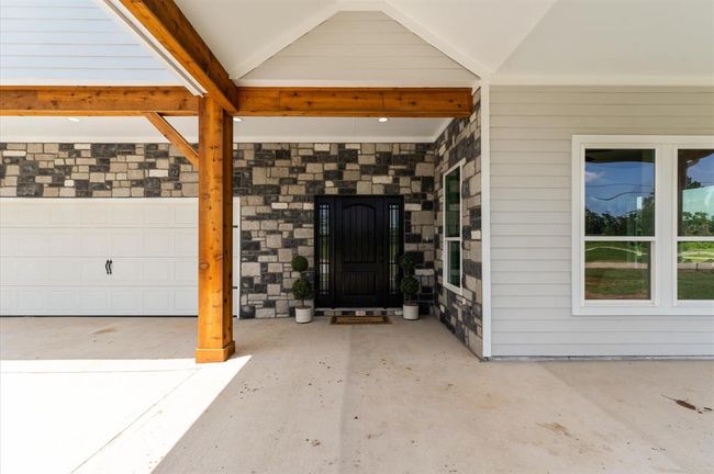 Covered front porch. | Image 5