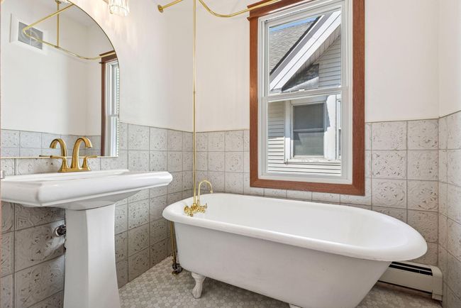 706 Holly Avenue - Bathroom 1 | Image 37