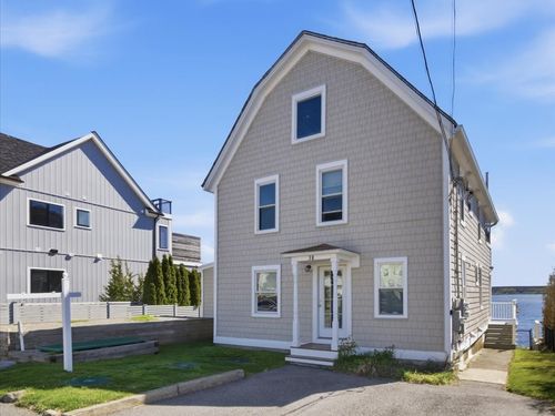 38 Aquidneck Ave, Portsmouth, RI, 02871-4304 | Card Image