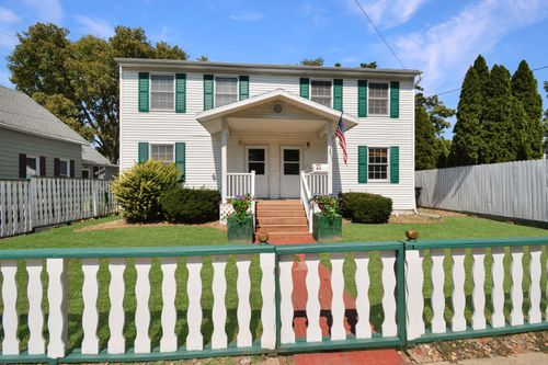 611 W Locust St, Bloomington, IL, 61701-2801 | Card Image