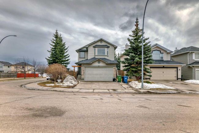 407 Bridlewood Avenue Sw, Home with 6 bedrooms, 3 bathrooms and 4 parking in Calgary AB | Image 37