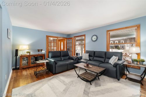 17937 Country Club Dr, Livonia, MI, 48152-2967 | Card Image