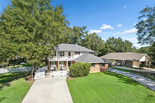 526 Barbara Pl, Mandeville, LA, 70448-4704 | Card Image