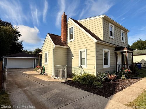 34995 Marquette St, Westland, MI, 48185-3585 | Card Image