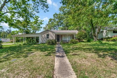 Front of home | Image 1