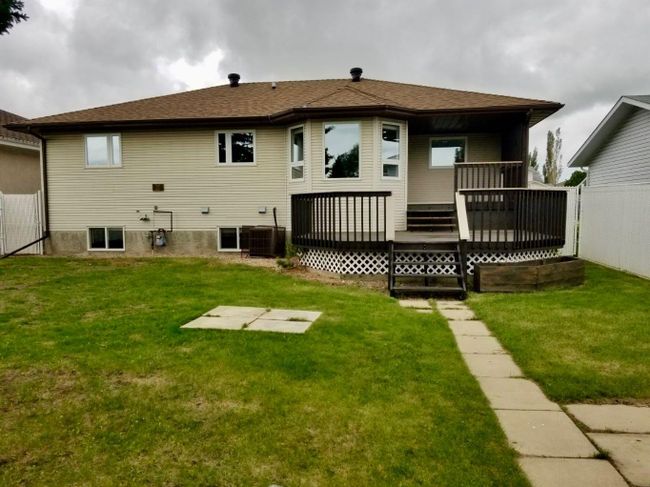 1805 10 Avenue, Home with 4 bedrooms, 3 bathrooms and 4 parking in Wainwright AB | Image 2