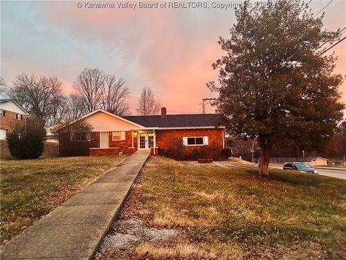5201 Hammons Dr, Cross Lanes, WV, 25313-1106 | Card Image