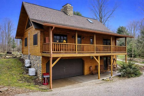 752 Vanderbilt Rd, Lexington, OH, 44904-8605 | Card Image