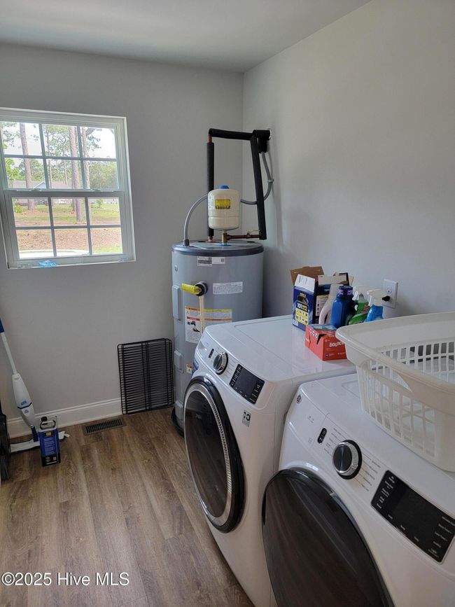 Laundry Room | Image 15