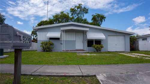 3230 Sw 47th Ave, West Park, FL, 33023-5580 | Card Image