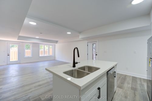 7-6701 Thorold Stone Rd, Niagara Falls, ON, L2J0G9 | Card Image