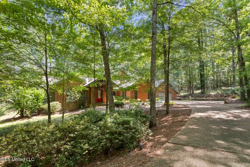 180 Grants Ferry Cir, Brandon, MS, 39047-8127 | Card Image