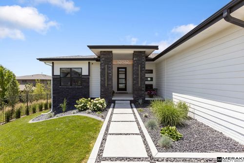 10642 S 188th Ave, Omaha, NE, 68136-6411 | Card Image