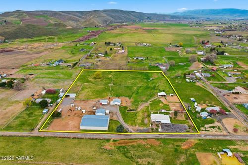 150 Dusty Puddle Rd, Selah, WA, 98942-9083 | Card Image