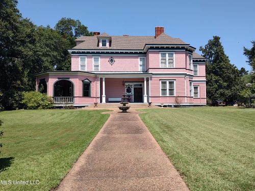 802 N Union St, Natchez, MS, 39120-2841 | Card Image