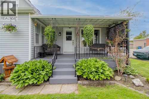 100 Taylor Ave, Chatham, ON, N7L2T8 | Card Image