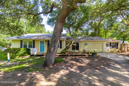 110 Holly Rd, Pine Knoll Shores, NC, 28512-6718 | Card Image