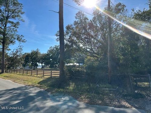 749 Blackledge Ln, Biloxi, MS, 39532-4307 | Card Image