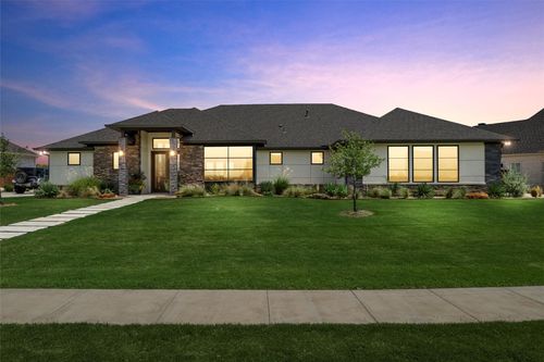 904 Glorietta Ave, Mcgregor, TX, 76657-1339 | Card Image