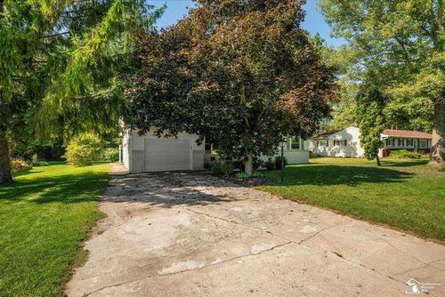 9515 Summerfield Rd, Temperance, MI, 48182-9761 | Card Image