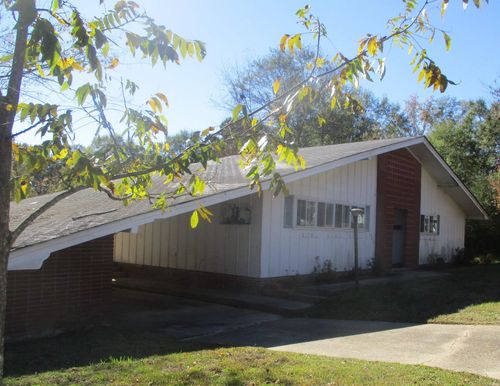 1803 Sylvia St, Arkadelphia, AR, 71923-5650 | Card Image