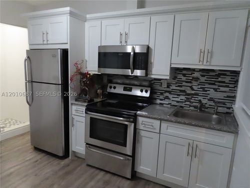 b-2433 Nw 96th St, Miami, FL, 33147-2439 | Card Image