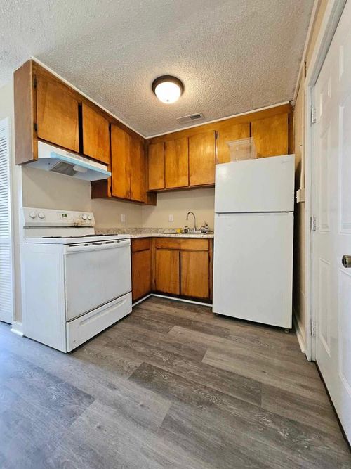 b-910 Loch Laurel St, Valdosta, GA, 31601-5950 | Card Image