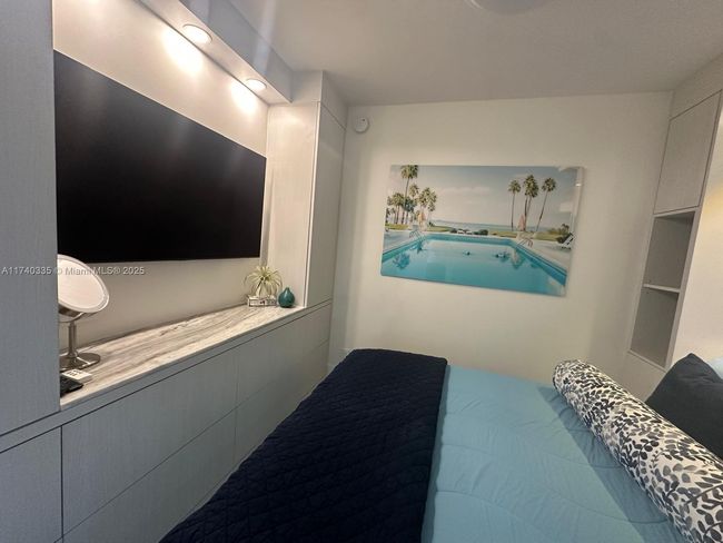 APT-1907 - 2555 Collins Ave, Condo with 2 bedrooms, 2 bathrooms and null parking in Miami Beach FL | Image 11