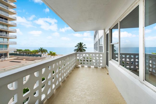 APT-302 - 4010 Galt Ocean Dr, Condo with 2 bedrooms, 2 bathrooms and null parking in Fort Lauderdale FL | Image 6