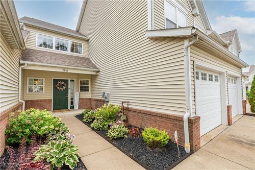 2802 Hartford Ln, Akron, OH, 44312-5387 | Card Image