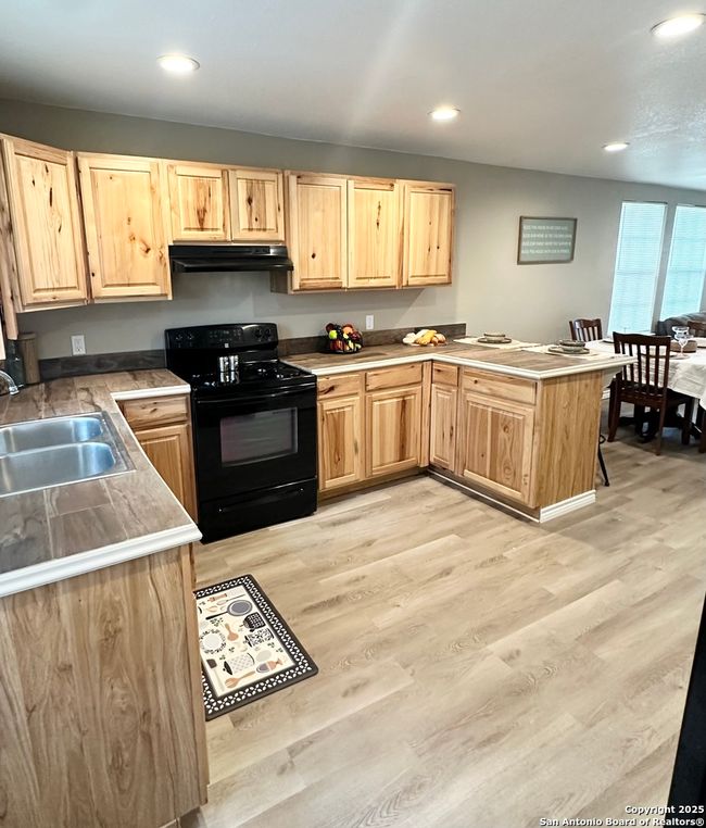 221 Chaparral St, House other with 2 bedrooms, 2 bathrooms and null parking in Uvalde TX | Image 7