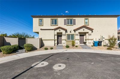 7405 Snowy Owl Street, Townhouse with 3 bedrooms, 2 bathrooms and null parking in North Las Vegas NV | Image 3