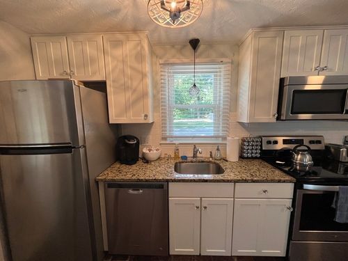 2e-12 State Rd, Plymouth, MA, 02360-7102 | Card Image