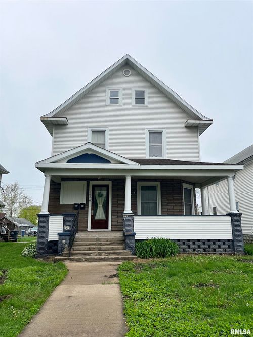 226 2nd Ave S, Clinton, IA, 52732-4220 | Card Image