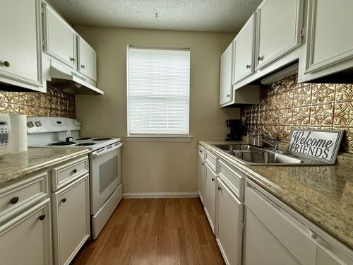 72-1301 Neelys Bend Rd, Madison, TN, 37115-5587 | Card Image