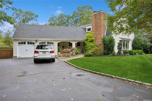 11 Harbor Road, Hampton Bays, NY, 11946 | Card Image