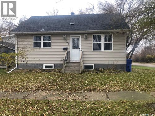 240 3rd Ave W, Canora, SK, S0A0L1 | Card Image