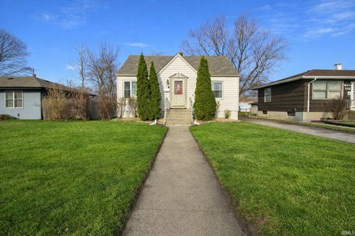 214 N Dwiggins St, Griffith, IN, 46319-2713 | Card Image