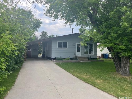 225 1st St Nw, Wadena, SK, S0A4J0 | Card Image