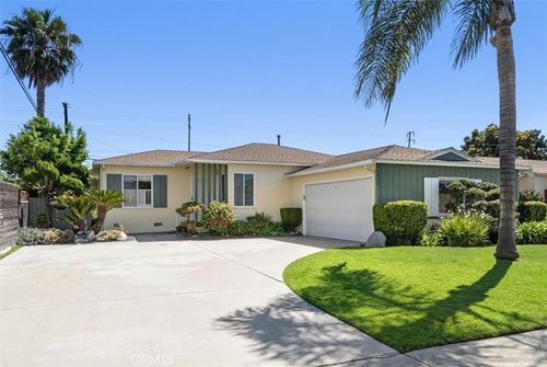 7852 Darwin Ave, Midway City, CA, 92655-1512 | Card Image