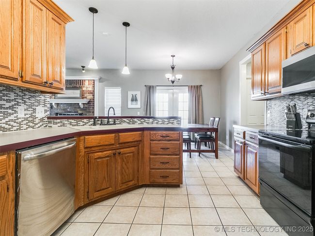 2018 Briarwood St, House other with 3 bedrooms, 2 bathrooms and null parking in Stroud OK | Image 27