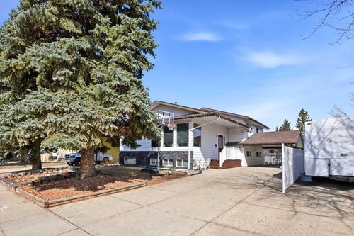 5218 Silverthorn Road, Olds, AB, T4H1B1 | Card Image