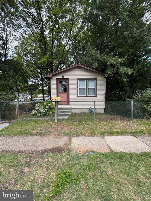 202 Mohican St, ESSINGTON, PA, 19029-1620 | Card Image
