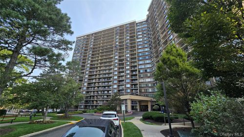 10z3-2 Bay Club Bay Club Dr, Bayside, NY, 11360-2926 | Card Image